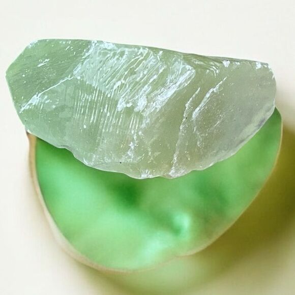 NWOT New Aviva Stanoff Green Calcite Crystal Grounding Healing Calm Energy 1.3oz - Picture 1 of 5